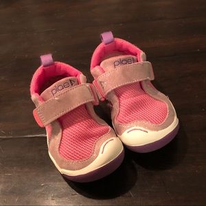 PLAE brand toddler sneakers. Sz 7